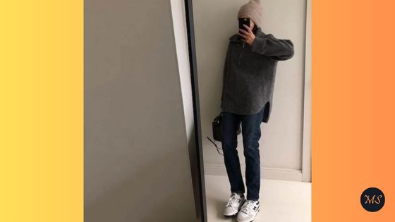 new balance 550 outfit Oversized Gray Sweater + Dark Blue Jeans + Beanie